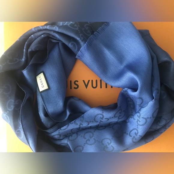 BNWT GUCCI SCARF - Picture 13 of 16